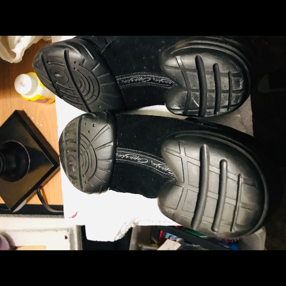 Capezio Girls women's Dance shoes used 3 times